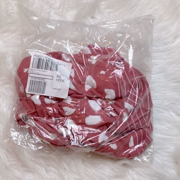 AnyBody Crewneck Printed Hacci Ribbed Trim Pull-over Sweatshirt ROSE/HEART Top - Picture 3 of 4